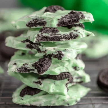 Deliciously Easy Mint Oreo Bark Recipe